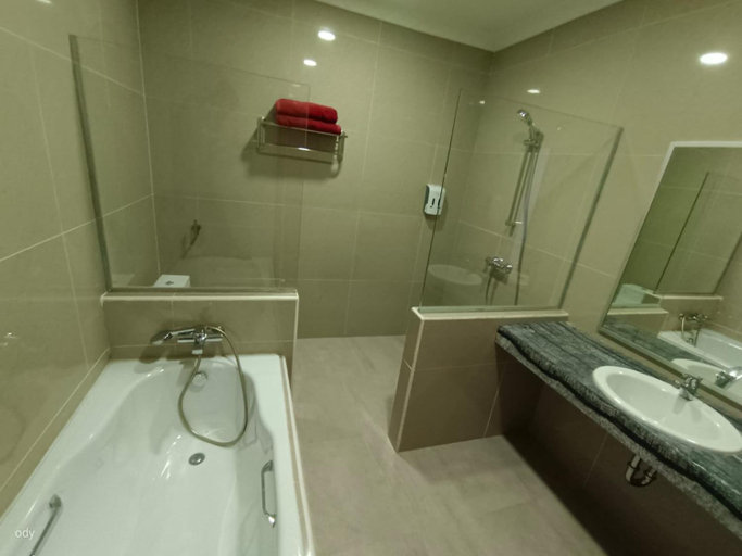 Bathroom 10