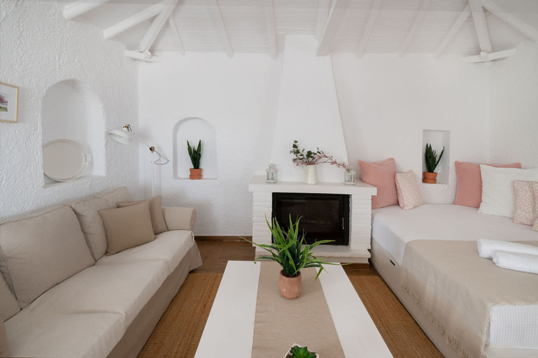 Room 3, Seafront Pouletis Family Aeraki Nest With Pool, Peloponnese