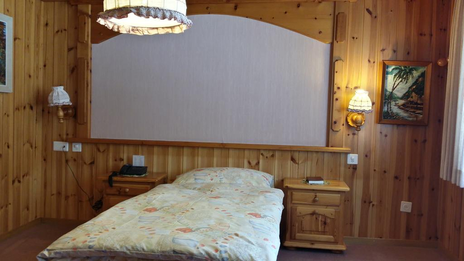Bedroom 2, Hotel Täscherhof, Visp