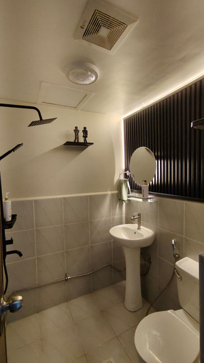 Bathroom, Near beaches Airport and Tourist spot, Lapu-Lapu City