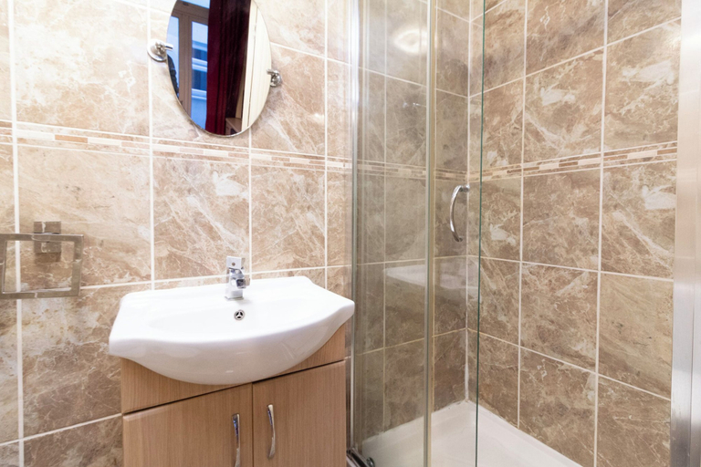 Bathroom 4, Cosy studio flat in the Polygon, Southampton