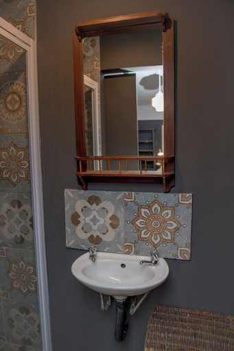 Bathroom 4, Die Moerbeiboom, Mangaung