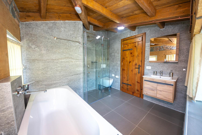 Bathroom 14
