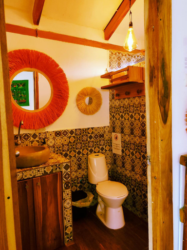 Bathroom 3, Café Madame, Puerto López