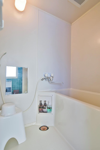 Bathroom 4, MOVE 8, Abashiri