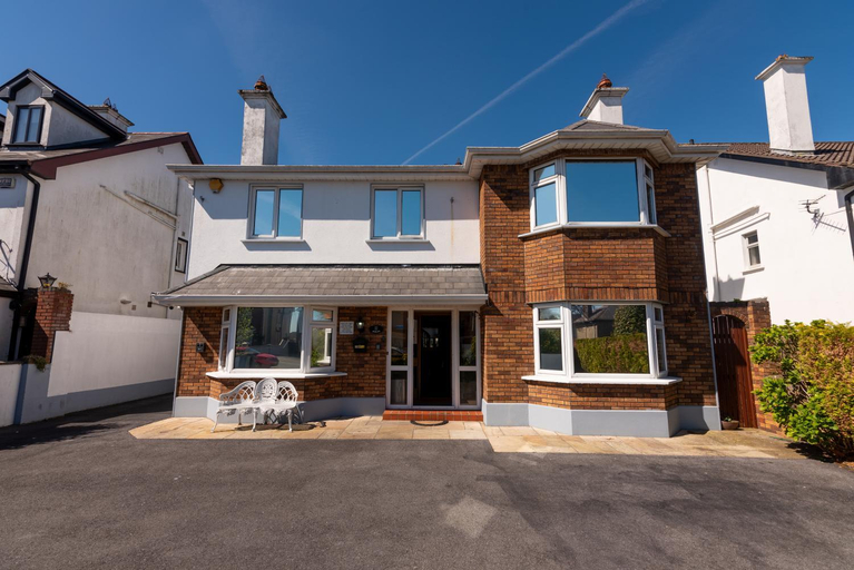 Others 4, AVALON HOUSE