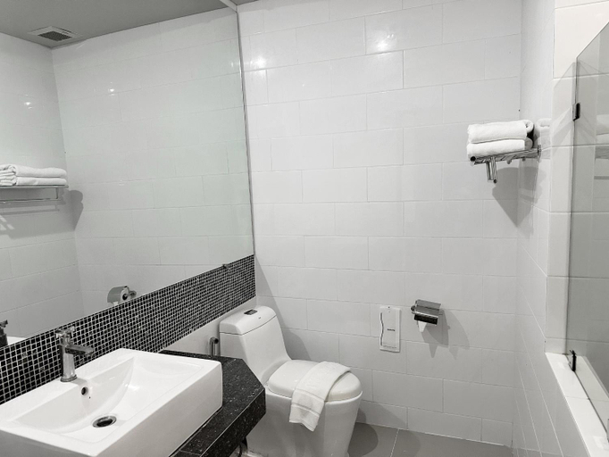 Bathroom 4, Akelada Hotel, Nang Rong