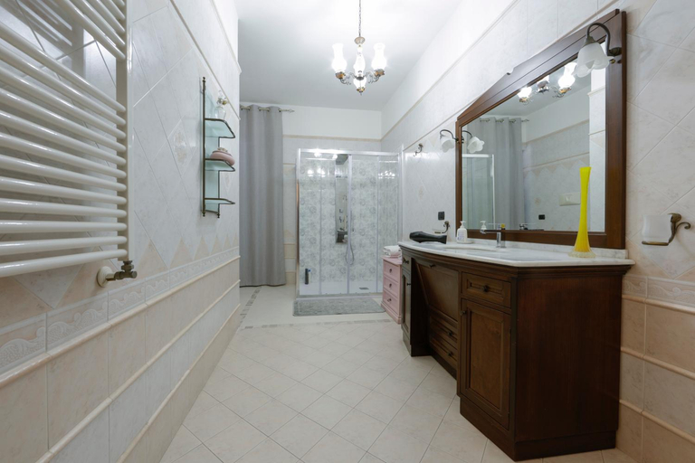Bathroom 4, Villa Aurelia Pompei, Napoli