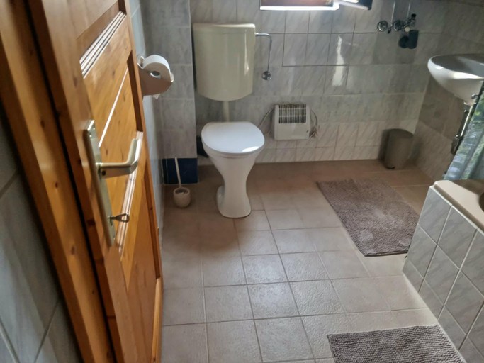 Bathroom 2, Ferienzimmer Kefeder, Oberpullendorf
