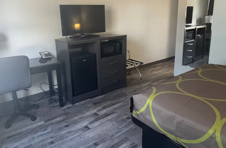 Bedroom, Super 8 By Wyndham Great Falls City Center, Cascade