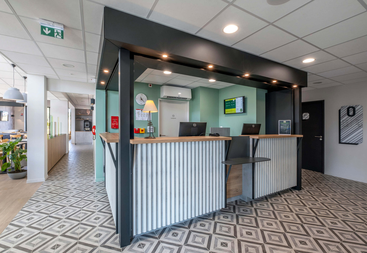 Public Area, B&B HOTEL Saintes, Charente-Maritime