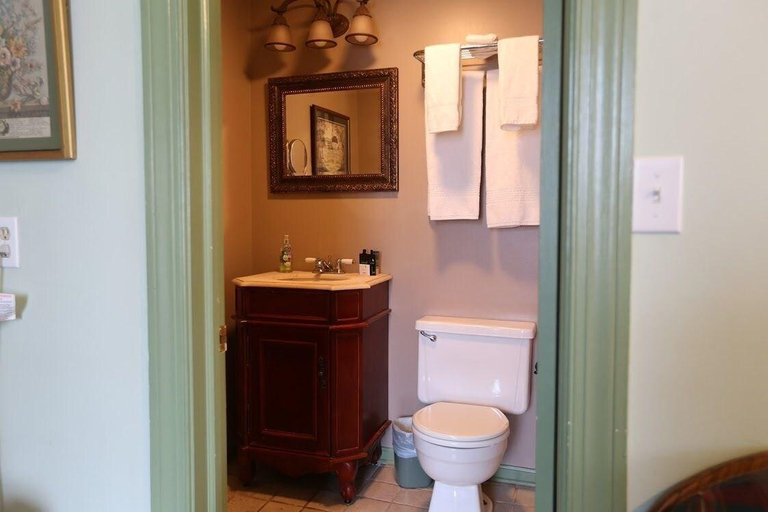 Bathroom 3, Lafayette Inn, Greene