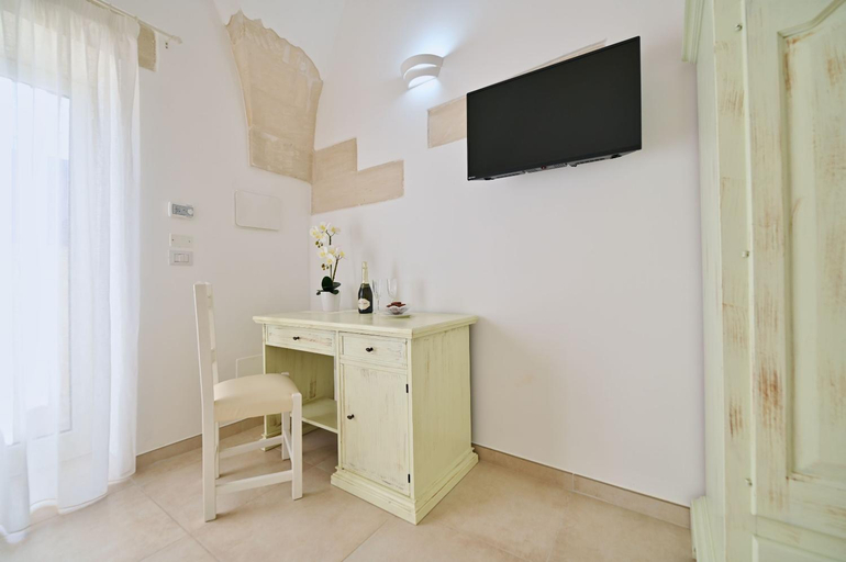 Others 4, OLIMPO - LA DIMORA DELLE DIVINITA', Lecce