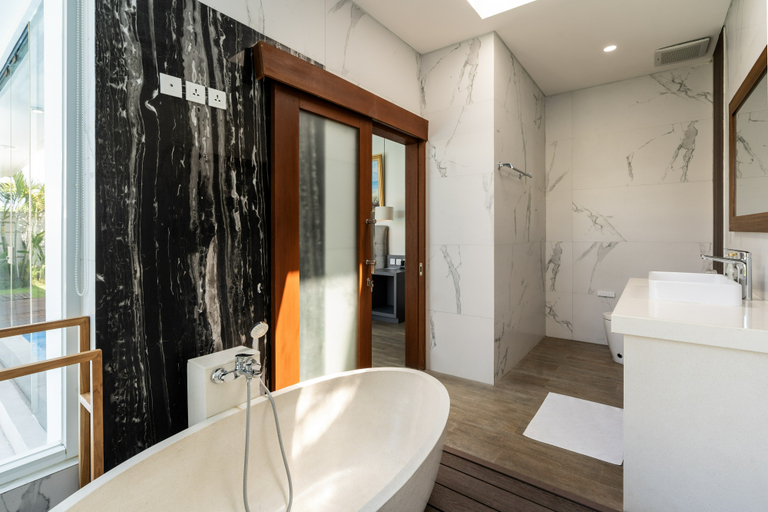 Bathroom 13