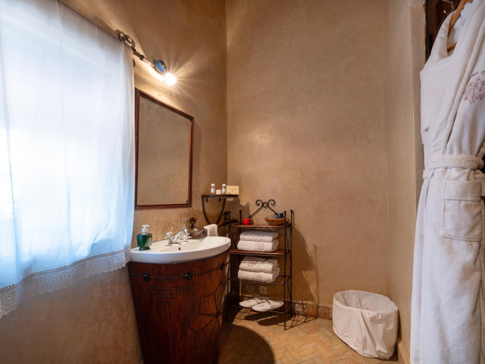 Bathroom 12