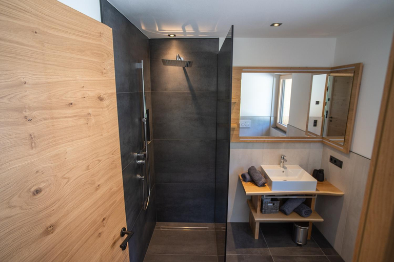 Others 3, Chalet am Wiesenweg, Bolzano