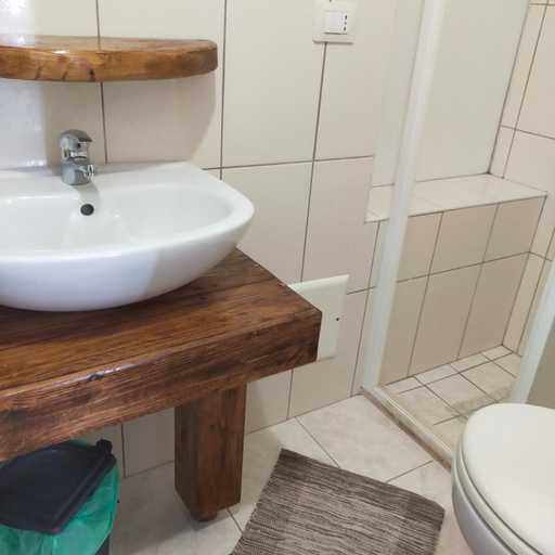 Others 3, B&B Al Melograno, Lecce