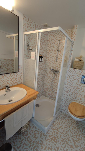 Bathroom 2, Le moulin Grenon, Yonne
