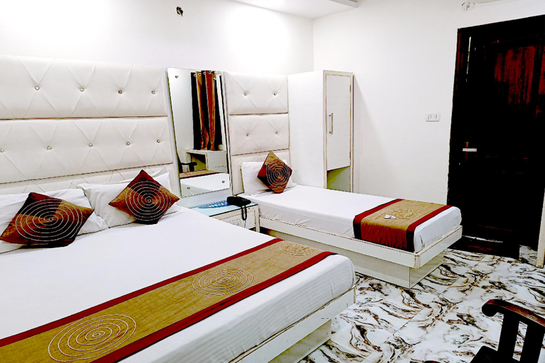 Bedroom 2, Hotel Crystal Deluxe @New Delhi Railway Station, West