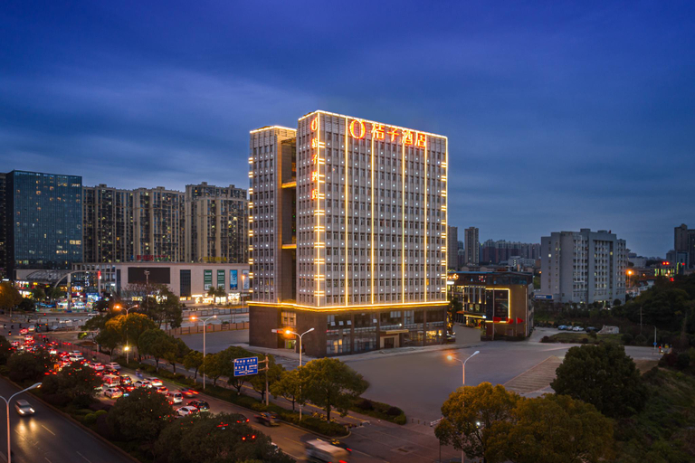 Exterior & Views