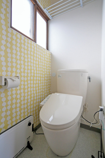 Bathroom 4, MOVE 8, Abashiri
