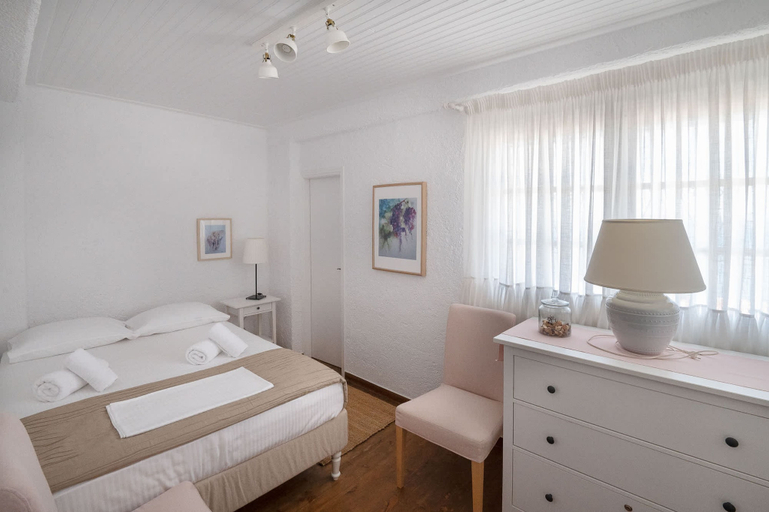 Room 5, Seafront Pouletis Family Aeraki Nest With Pool, Peloponnese