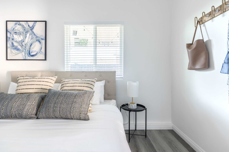 Bedroom 4, Elegant Retreat Modern Comforts Prime Location, Los Angeles