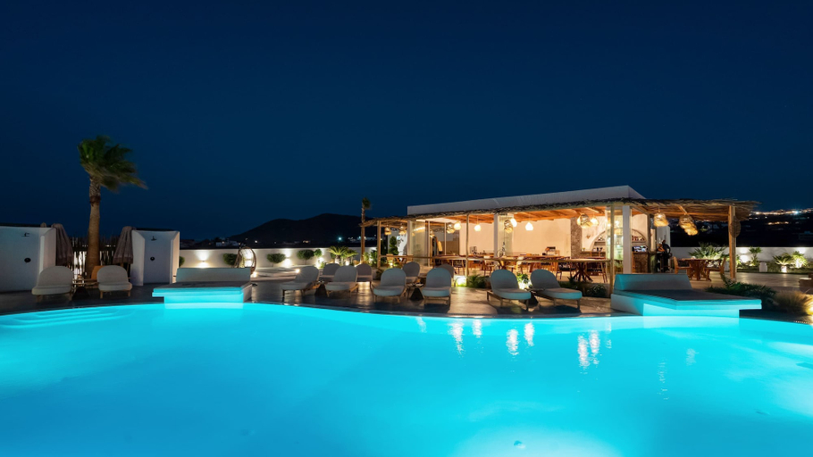 Room 4, Amethyst Luxury Suites - Oia Family Suite, South Aegean