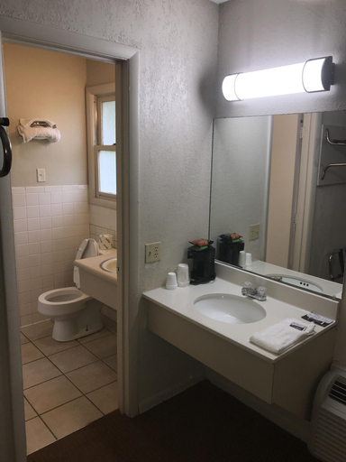 Bathroom, The Hometown Inn, Madison