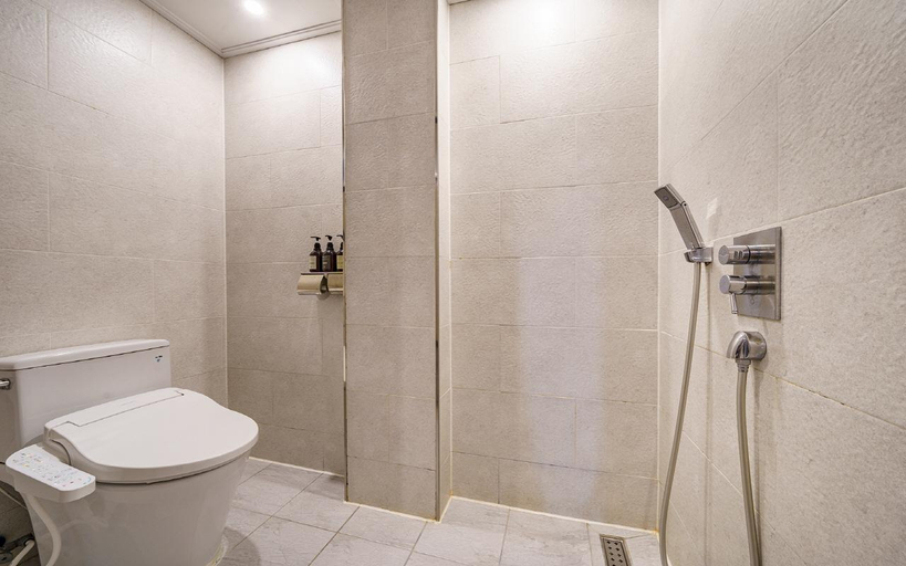 Bathroom 7