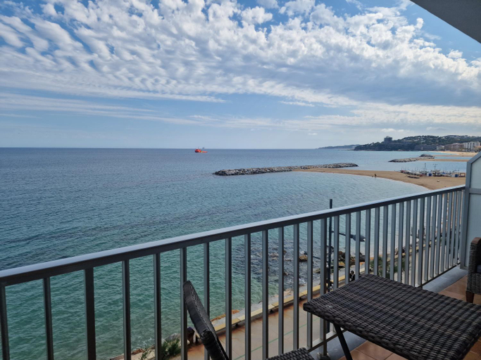 Others 2, Primera linea Sant Antoni, Girona
