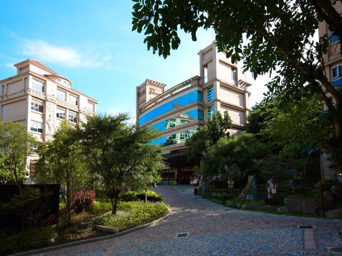 Exterior 14
