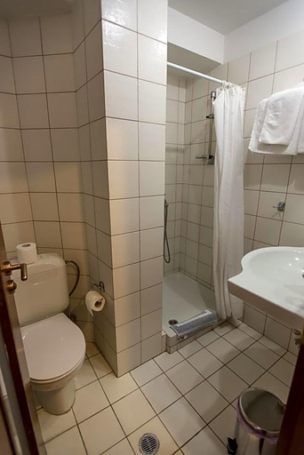 Bathroom 4, Appolonion, Central Greece