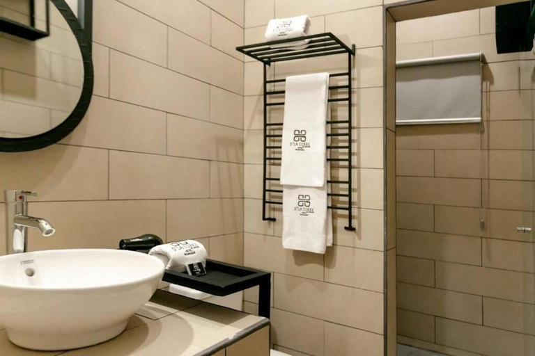Bathroom, D La Torre Hotel, Managua