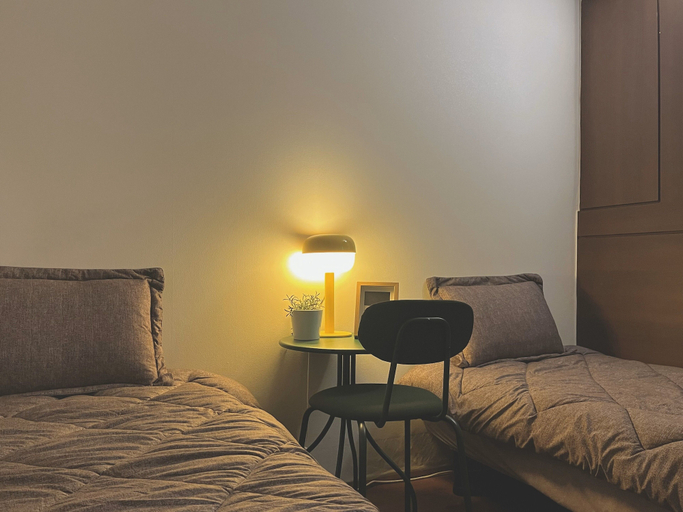 Bedroom 4, Feeling Motel