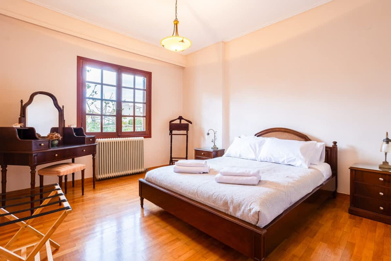 Room 3, Artemida Beachside Escape w BBQ Parking, Attica