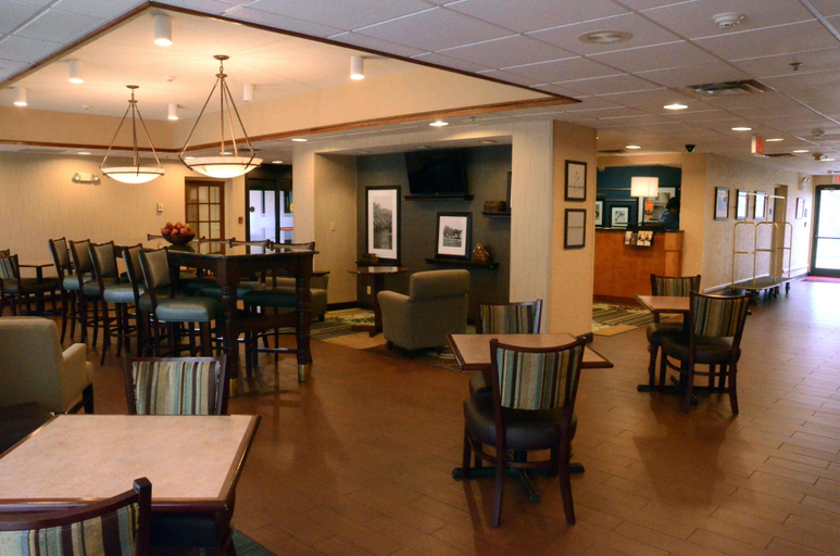 Food & Drinks 5, Hampton Inn Abingdon, Washington