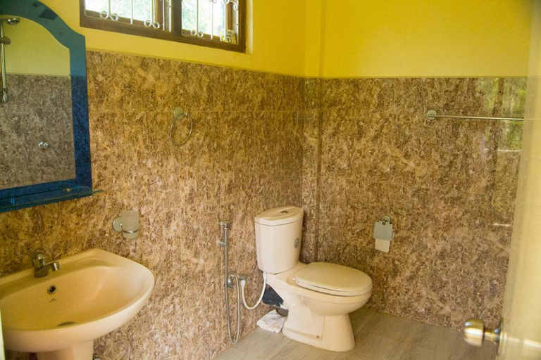Bathroom 3, Iduwara Guest, Dambulla