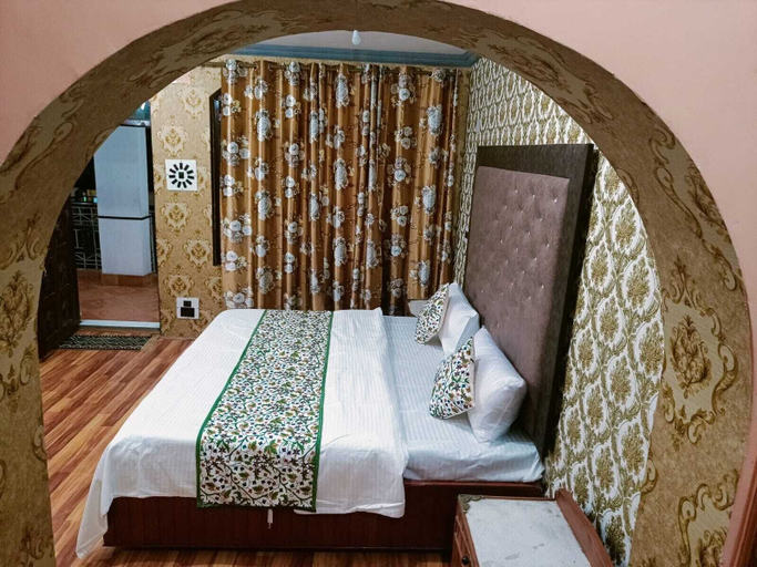 Others 5, New Kashmir Hill Town, Srinagar