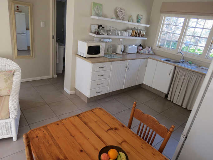 Public Area, AppleBee Guest Cottages, Cacadu
