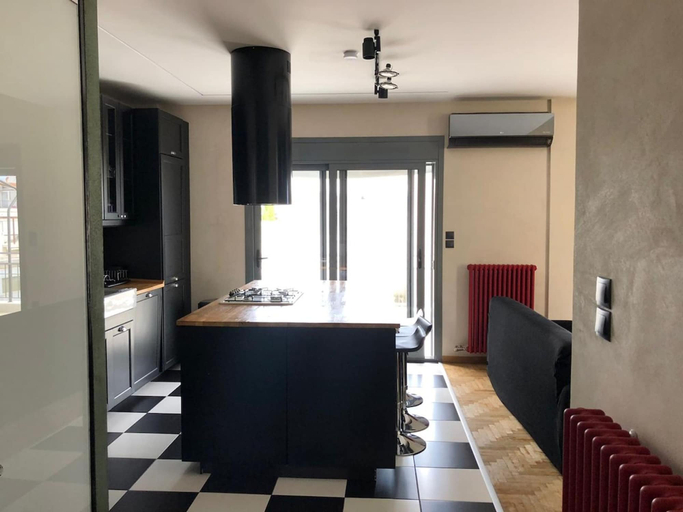 Room 2, Luxurious Apartment With big Balcony Best Location, Attica