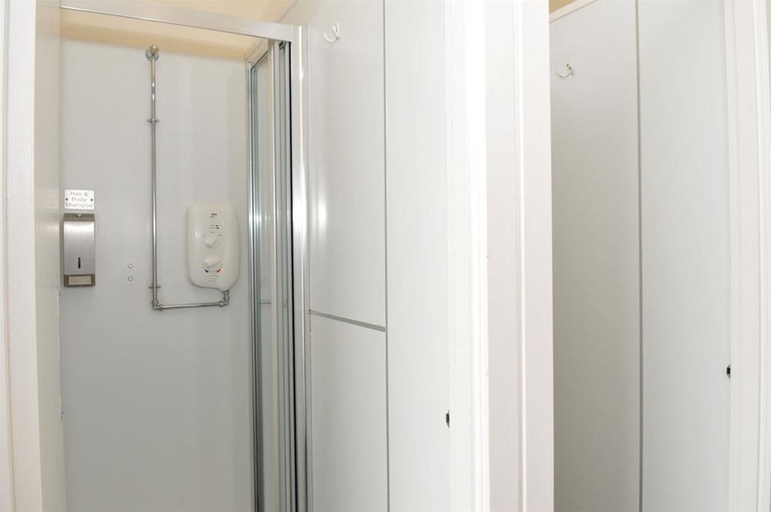 Bathroom 4, The Hostel, Edinburgh