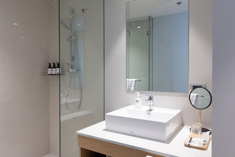 Bathroom 10