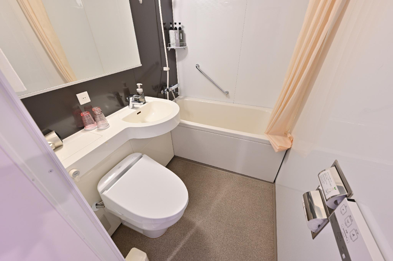Bathroom 10
