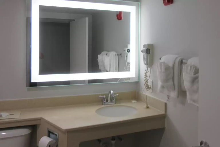 Bathroom 5, Suburban Studios, Kearney, Buffalo