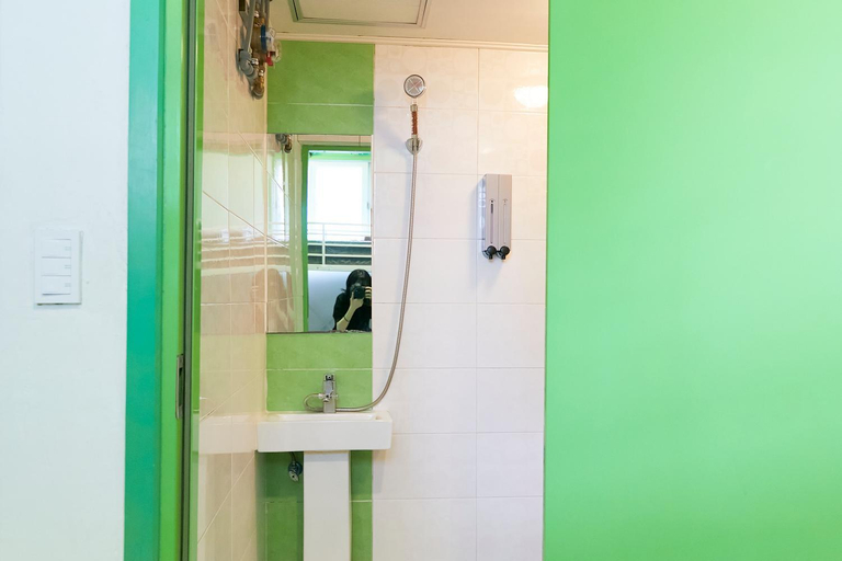 Bathroom 3, Traveler's A Korea Hostel, Jung