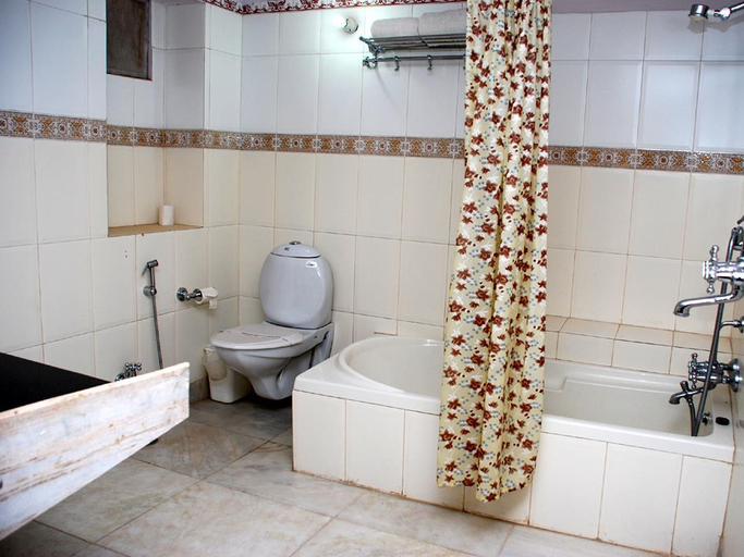 Bathroom 1, Singhasan Haveli Mandawa, Jhunjhunun