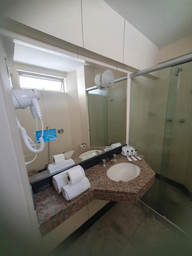 Bathroom 14