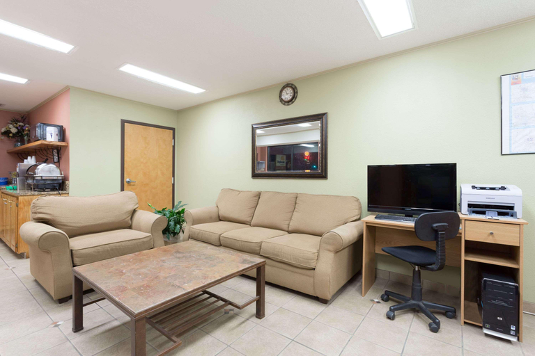 Public Area 2, Days Inn by Wyndham Reidsville, Rockingham