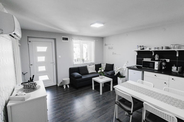 Kitchen 4, Sunny Garden Apartment, Mezőkövesdi